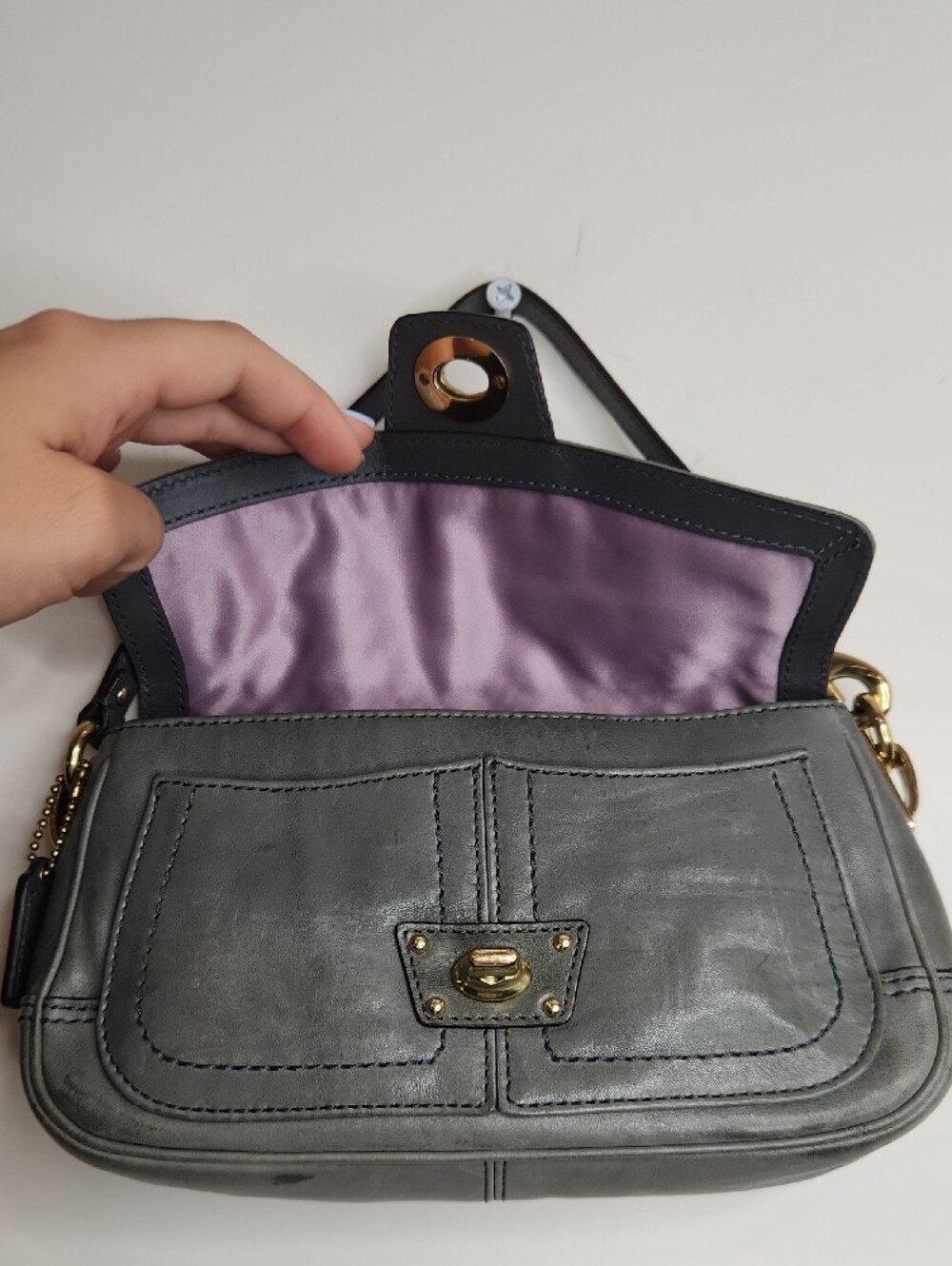 Coach light Gray Leather Turnlock Shoulder Bag Gold Hardware Classic Small Purse - Picture 9 of 13